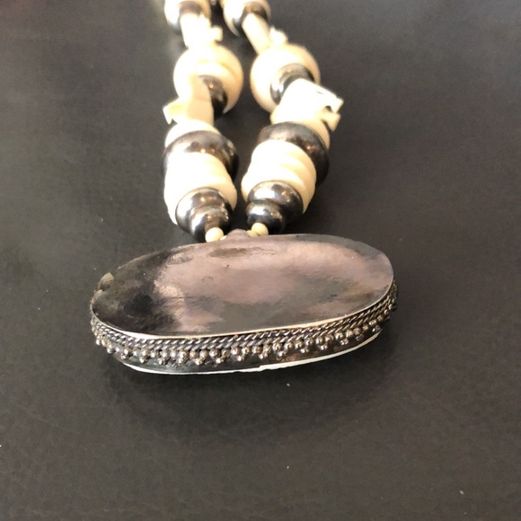 Elephants hand carved beaded with large carved Elephant Cabochon necklace EUC - Picture 7 of 8